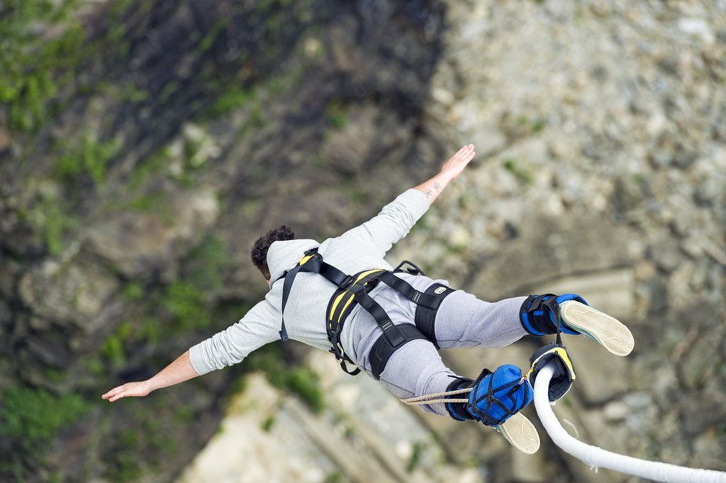 savaari-bungee-jumping-adventure-tourism-india