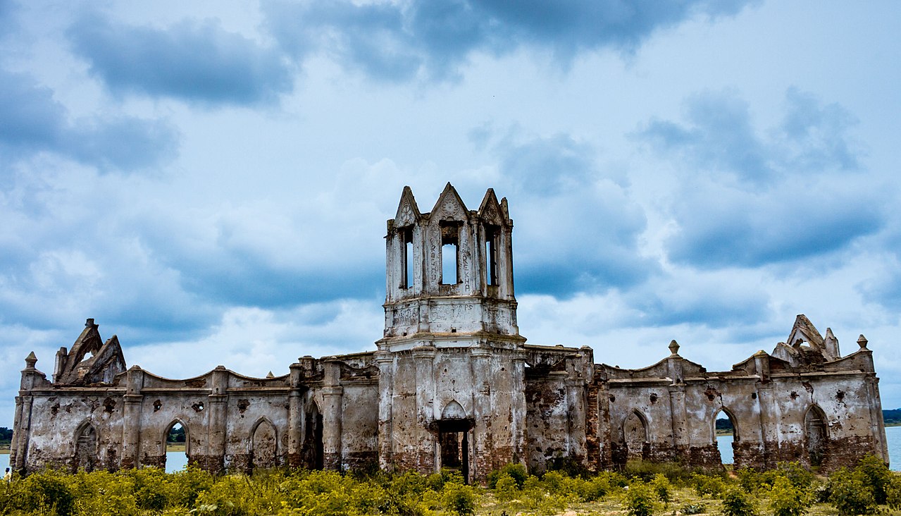 savaari-ruins-of-forgotten-church-karnataka 