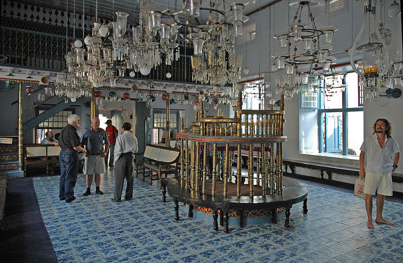 hanukkah-kochi-pardesi-synagogue