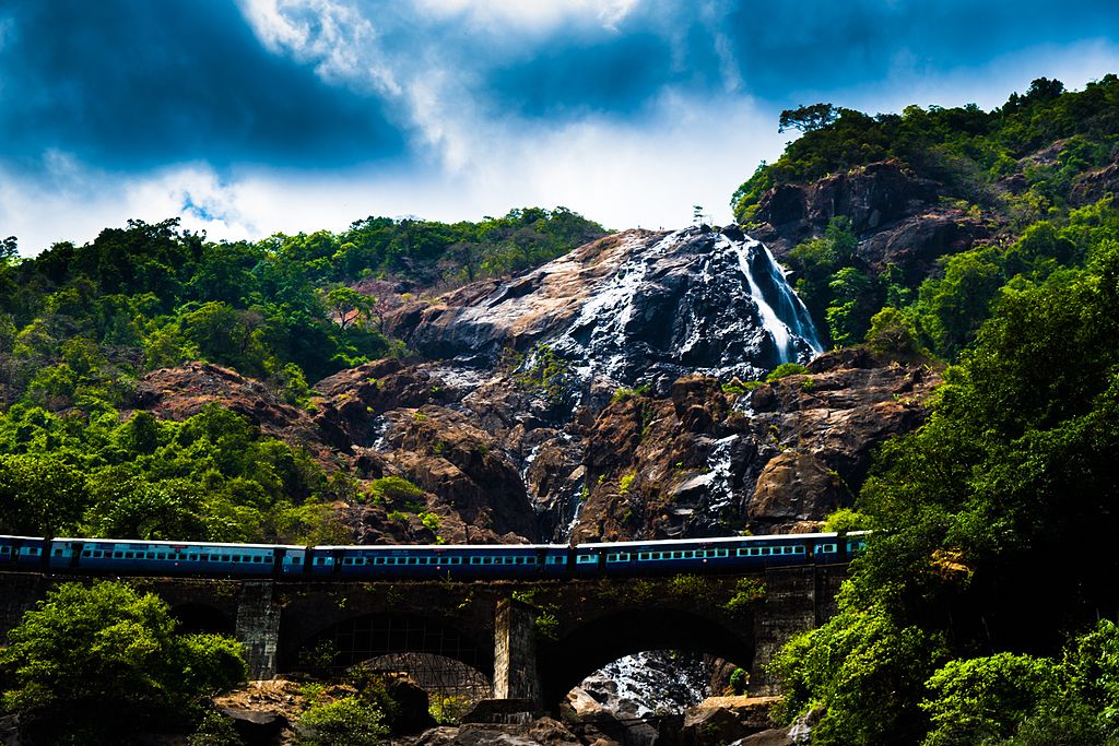 Things to do in Dudhsagar Falls | A Complete Travel Guide